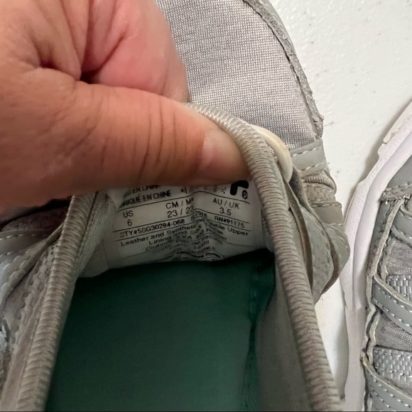 Fila Women Gray Sneakers Shoes Slip On Low Top Comfort Cushion Size 6 - Picture 11 of 11
